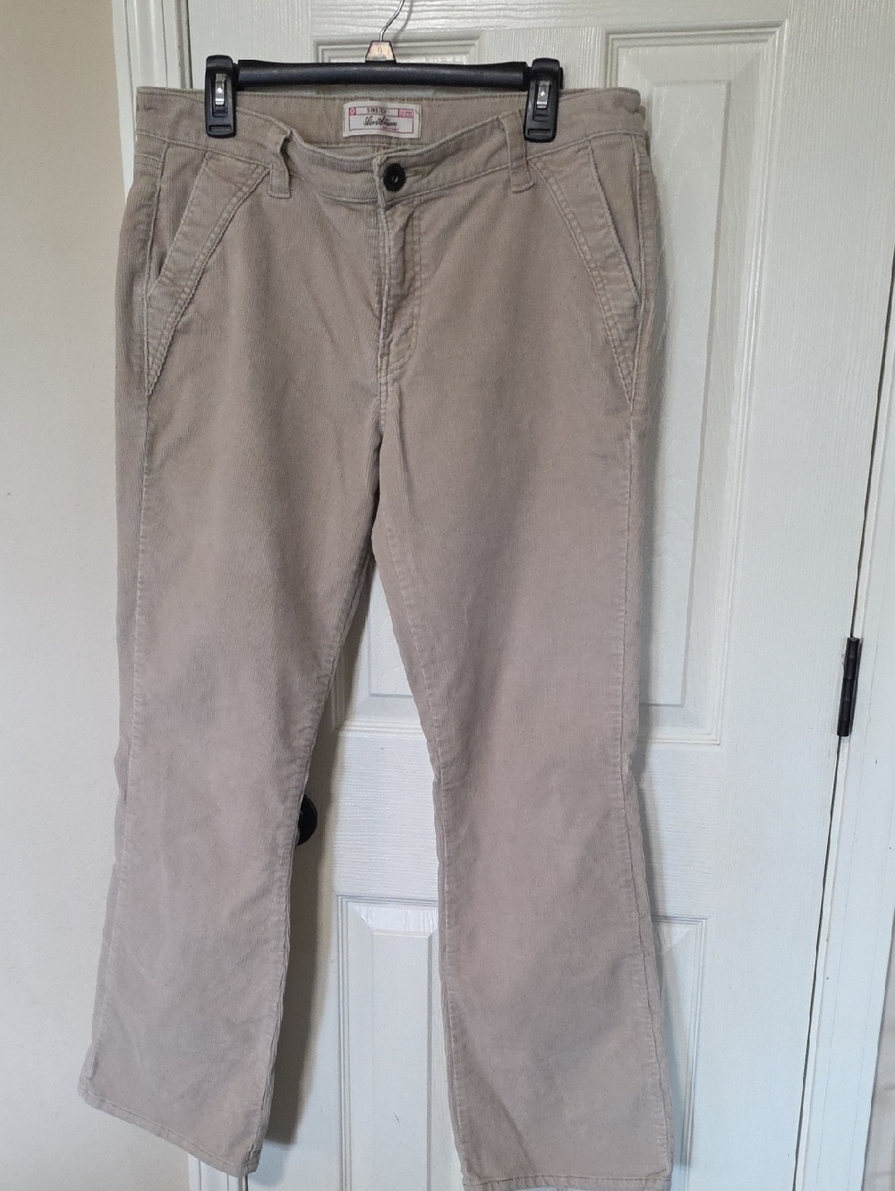 Signature Women's Straight-Leg Chinos in Taupe